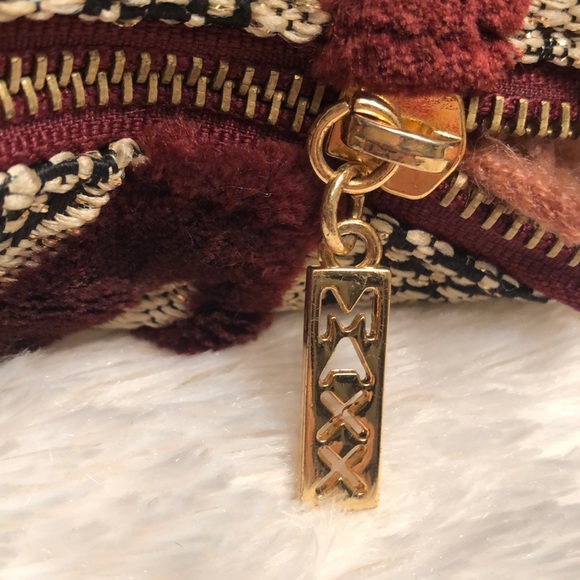 MAXX fabric and leather shoulder strap purse - Picture 4 of 8